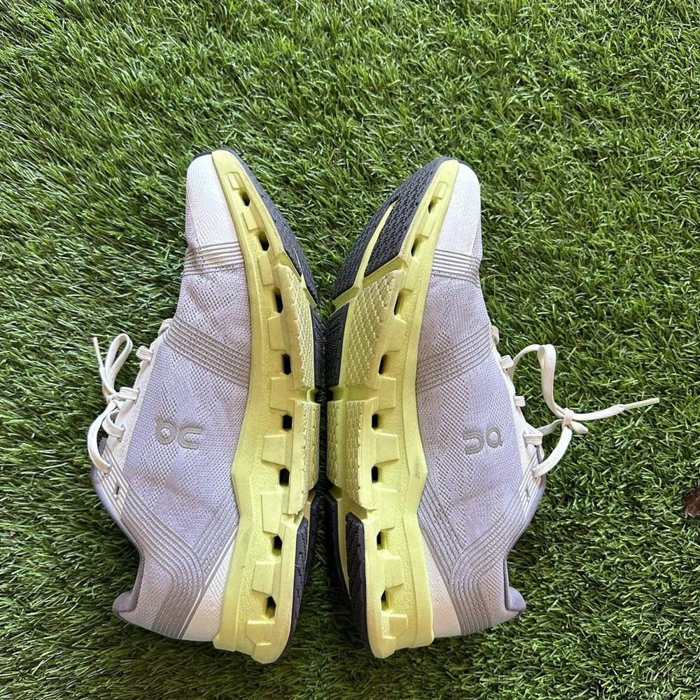 Men’s ON shoes Cloudtec size 10 grey with lime green sole